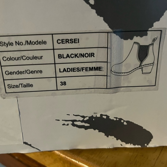 Ladies black ankle boots. Size 8 - Picture 3 of 3